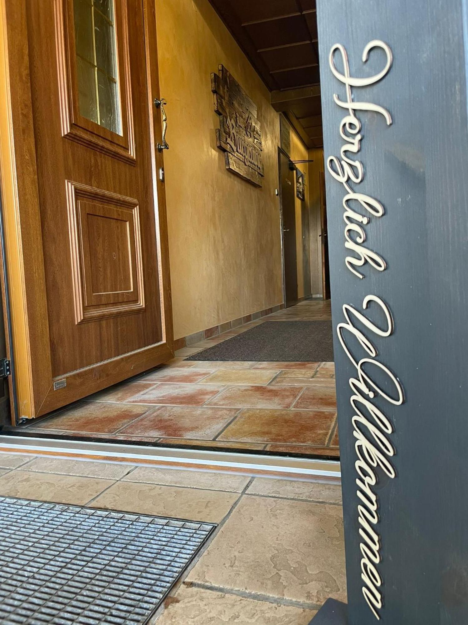 Gasthof Zur Burgruine 波滕施泰因 外观 照片